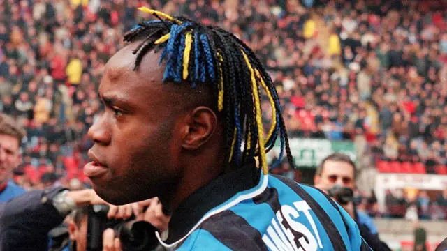 FOTO: 5 Pesepak Bola Top Dunia dengan Gaya Rambut Paling NyentrikFOTO: 5 Pesepak Bola Top Dunia dengan Gaya Rambut Paling Nyentrik