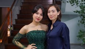 Sibuk syuting tak membuat Nicole Rossi lupa pada Hari Ibu. Ia membuat perayaan kecil-kecilan di lokasi syuting sinetron Asmara Gen Z bersama ibunda. (Foto: Dok. Instagram @nicole_rossi_)