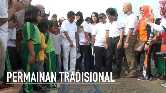 Untuk melestarikan kembali permainan bocah zaman dulu, Mensos Idrus Marham mengajak anak zaman now bermain permaianan tradisional bocah zaman dulu di Monas.