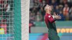 Ekspresi kecewa pemain Portugal, Cristiano Ronaldo, setelah gagal mencetak gol ke gawang Islandia pada Kualifikasi Euro 2024 di Stadion Alvalade, Senin (20/11/2023). (AP Photo/Armando Franca)