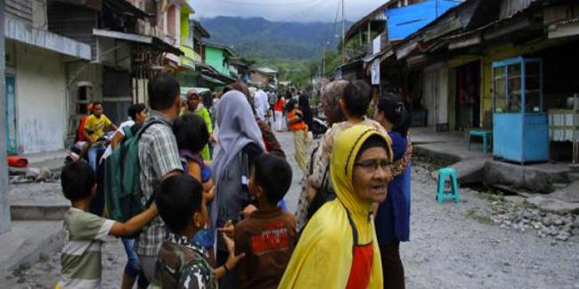 Warga Aceh Panik Menyelamatkan Diri | (c) AFP | source merdeka.com