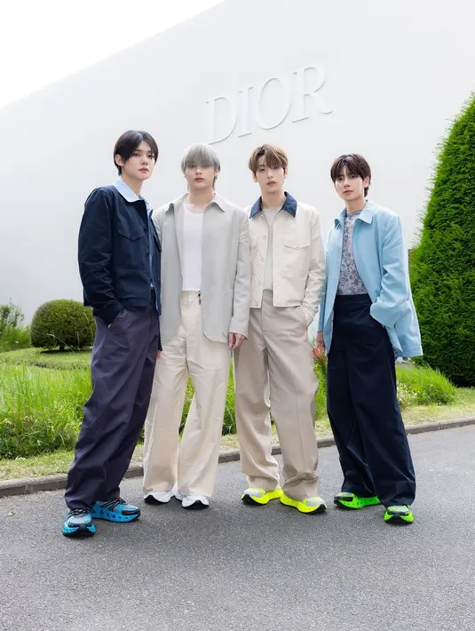 TXT tampil penuh pesona di show Dior di Paris. [Foto: Instagram/txt_bighit]