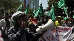 Aktivis HMI meluapkan kekecewaan dan menganggap putusan hakim terhadap Anas Urbaningrum tidak adil, Jakarta, (24/9/14). (Liputan6.com/Miftahul Hayat)