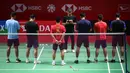 <p>Pelatih bulutangkis tunggal putra, Irwansyah memimpin doa&nbsp;saat melakukan latihan menjelang Indonesia Masters 2023 yang berlangsung di Istora Senayan, Jakarta, Senin (23/01/2023). (Bola.com/Bagaskara Lazuardi)</p>