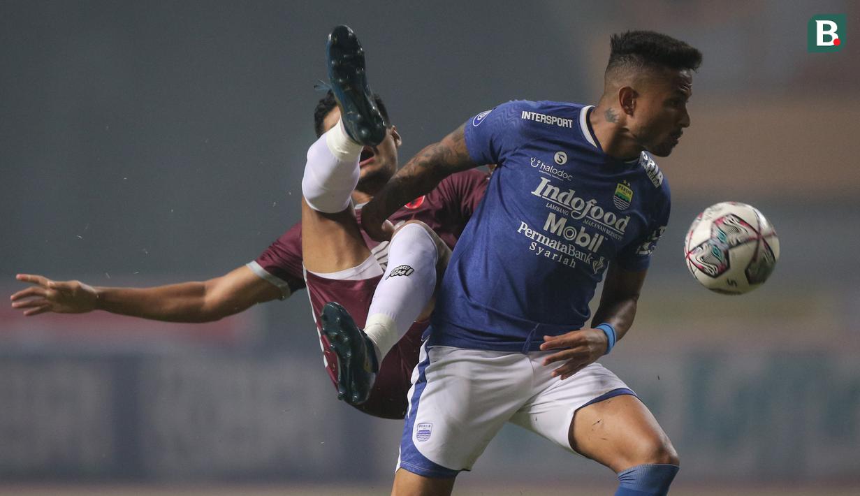 Wander Luiz resmi hengkang dari Persib Bandung pada Kamis (16/12/2021). Penyerang asal Brasil tersebut tampil tak terlalu tajam di putaran pertama BRI Liga 1 2021/22, dengan mencetak 6 gol dan 1 assist dalam 17 laga. Saat ini, Luiz berstatus sebagai pemain PSS Sleman. (Bola.com/Bagaskara Lazuardi)