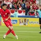 Pemain Timnas Indonesia U-23, Marselino Ferdinan melakukan eksekusi penalti yang berbuah gol pertama ke gawang Yordania U-23 pada laga ketiga Grup A Piala Asia U-23 2024 di Abdullah bin Khalifa Stadium, Doha, Qatar, Minggu (21/4/2024). (Dok. PSSI)