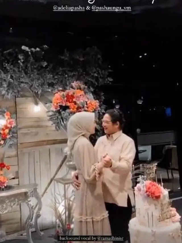 7 Potret Pasha Ungu dan Adelia Rayakan Anniversary Pernikahan ke-10, Mewah