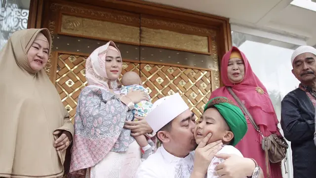 [Bintang] Ustaz Solmed dan April Jasmine