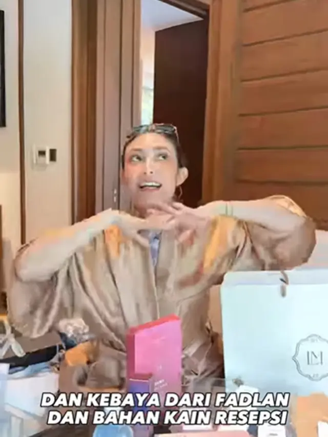 Isi Souvenir Bridesmaid Luna Maya