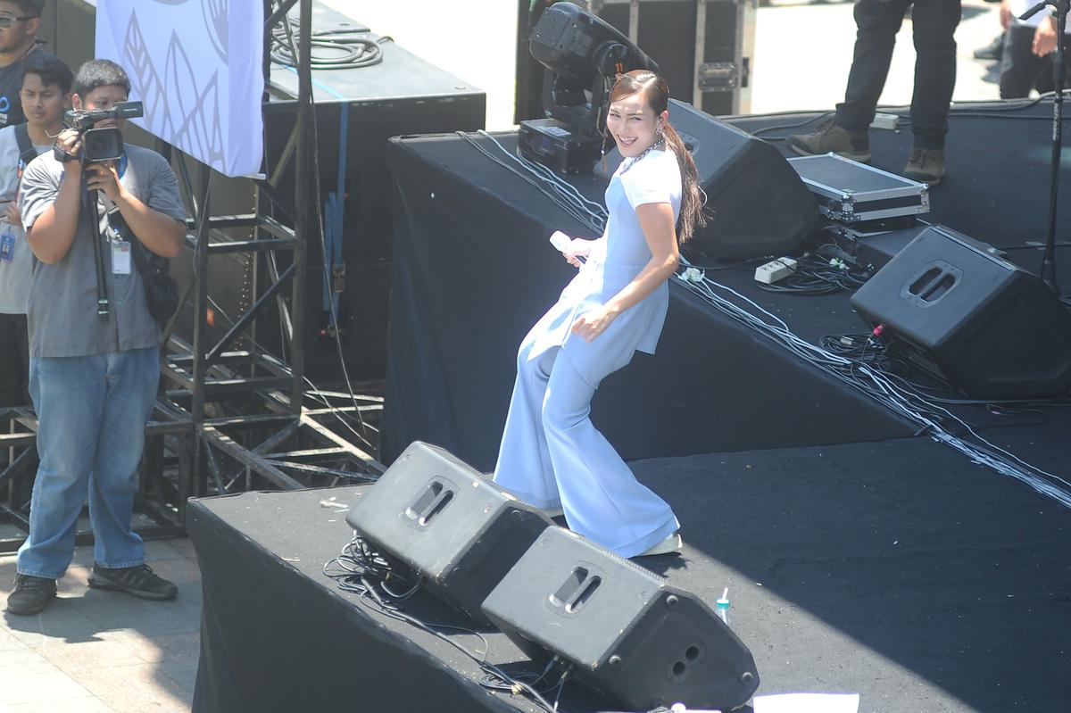 Ayu Ting Ting ramaikan pesta rakyat Prabowo-Gibran
