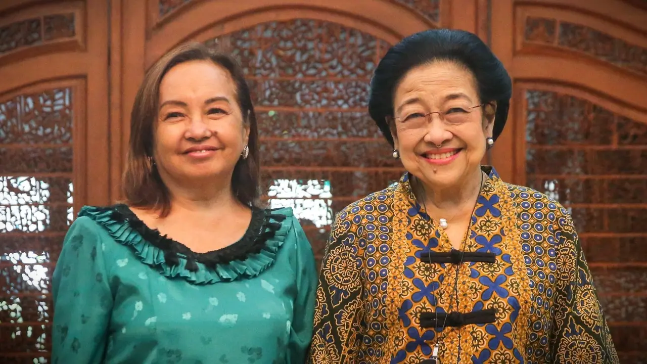 Presiden Kelima RI Megawati Soekarnoputri dan mantan Presiden Filipina Gloria Macapagal Arroyo