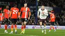 Selebrasi striker Manchester City, Erling Haaland setelah mencetak gol pertama timnya ke gawang Luton Town pada laga putaran kelima Piala FA 2023/2024 di Kenilworth Road Stadium, Luton, Selasa (27/2/2024). (AP Photo/Alastair Grant)