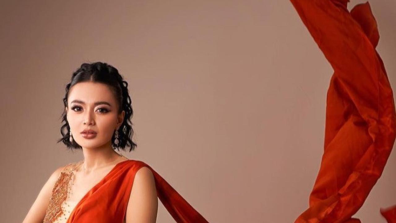 Wika Febrina Putri lahir pada tanggal 26 Februari 1992 di Bogor. Ayah ibunya bernama Agus Salim dan Mujiarti. Ayah Wika dulunya adalah seorang gitaris orkes dangdut sedangkan ibunya penyanyi dangdut saat muda.<br>