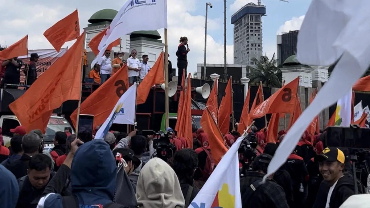 2.617 Polisi Kawal Demo Buruh Hari Ini, Masyarakat Melintas Sekitar Monas Diminta Cari Jalur Alternatif