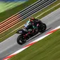 Rider Petronas Yamaha Fabio Quartararo pada hari kedua tes MotoGP 2020 di Sirkuit Sepang, Sabtu (8/2/2020). (AFP/Mohd Rasfan)