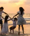 emakin banyak keluarga mencoba digital detox 24 jam saat liburan untuk mengurangi distraksi gadget dan menciptakan quality time yang lebih hangat bersama orang-orang terdekat. [Dok/freepik.com/tirachardz]
