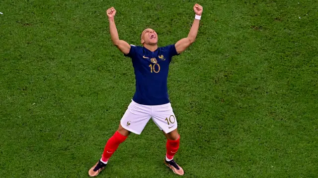 Tawa Lepas Kylian Mbappe Usai Penalti Harry Kane Gagal