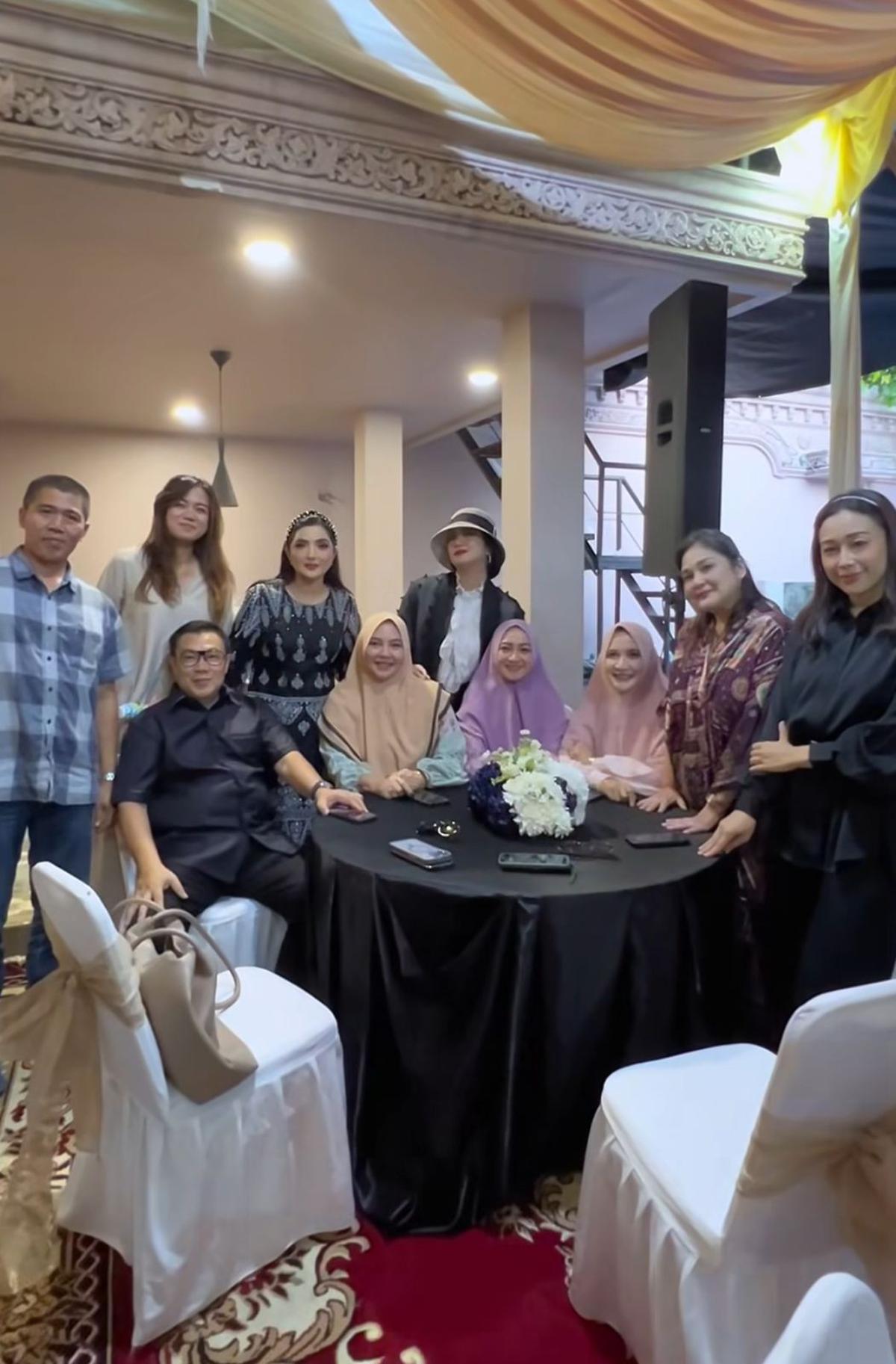 7 Potret Ulang Tahun Anang Hermansyah ke-56, Bukber dengan Keluarga dan Sahabat Artis