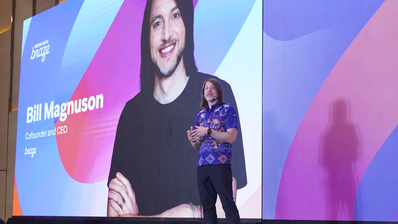 Co-founder and CEO Braze, Bill Magnuson, menyampaikan pidato pembuka dalam acara Grow with Braze Jakarta 2026. Credit: Braze