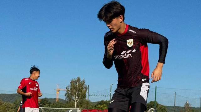 Aksi Mike Rajasa Hoppenbrouwers bersama Timnas Indonesia U-17 (Instagram/mh.rajasa)