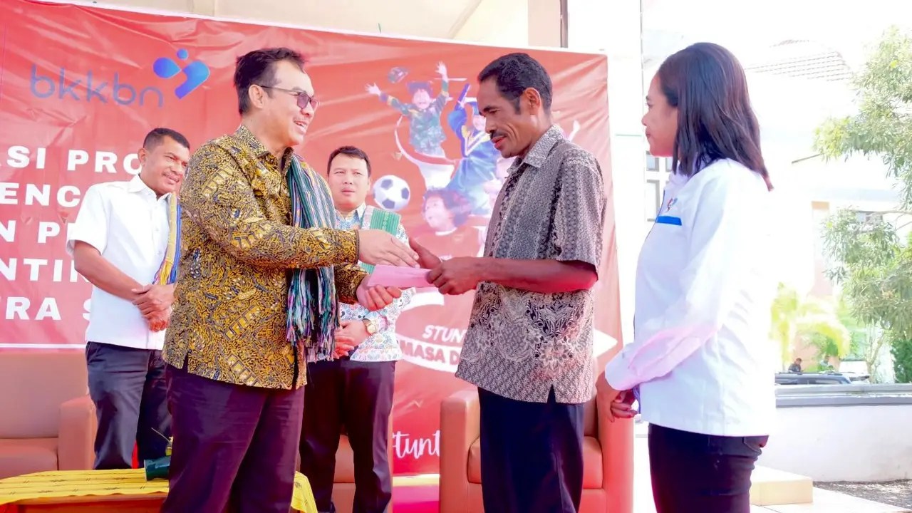 Kepala Badan Kependudukan dan Keluarga Berencana Nasional (BKKBN), dokter Hasto, dalam kegiatan Sosalisasi Program Pembangunan Keluarga, Kependudukan, Keluarga Berencana (Bangga Kencana) dan Percepatan Penurunan Stunting bersama Mitra Strategis, bertempat