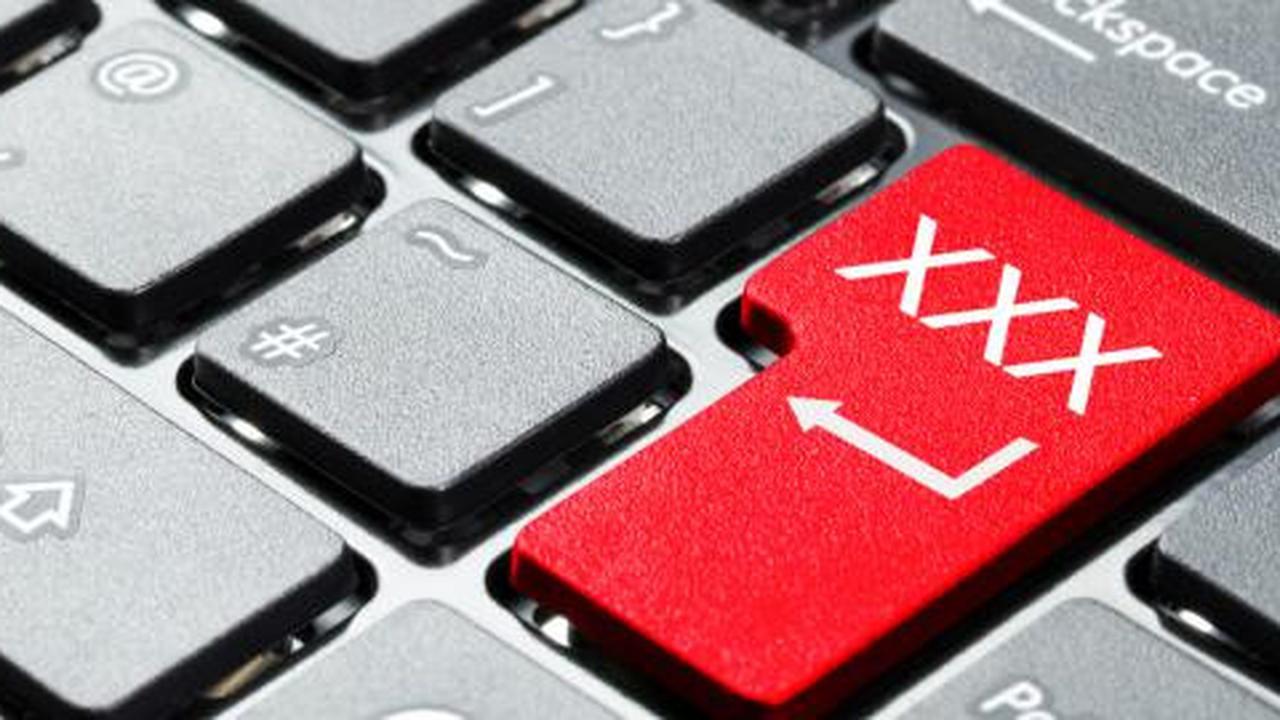 Video porno guru hebohkan sekolah di Singapura
