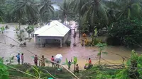 Ketinggian banjir di wilayah Kabupaten Bone Bolango, Gorontalo, bahkan mencapai 2 meter. (Liputan6.com/Aldiansyah Mochammad Fachrurrozy)