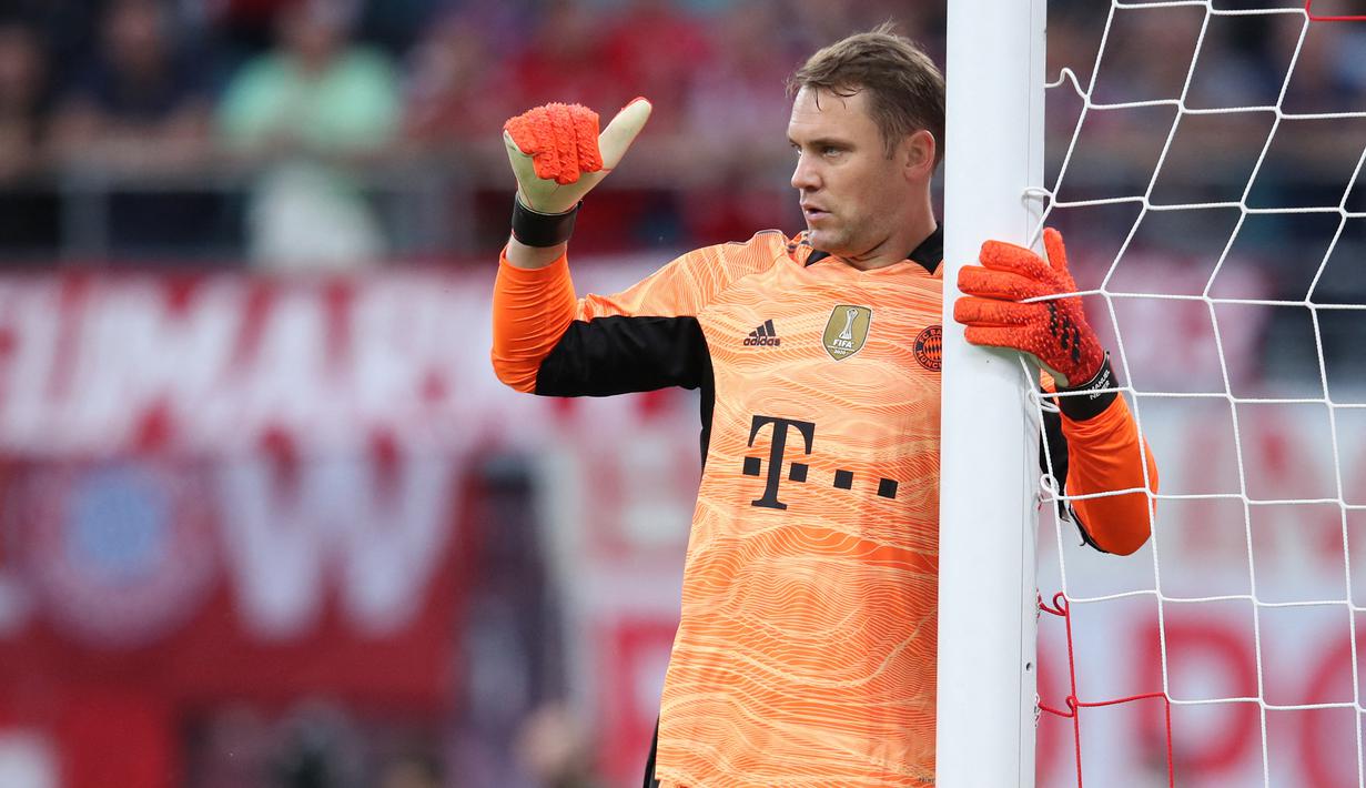 Manuel Neuer. Kiper asal Jerman berusia 35 tahun yang kini memasuki musim ke-11 bersama Bayern Munchen total membuat 26 clean sheet di semua ajang selama tahun 2021. Berkat penampilannya, Die Roten berada di posisi puncak klasemen Liga Jerman hingga akhir tahun 2021. (AFP/Ronny Hartmann)