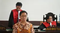 Sunjaya Purwadisastra didakwa menerima suap dari pejabat Pemerintah Kabupaten Cirebon. (Huyogo Simbolon)