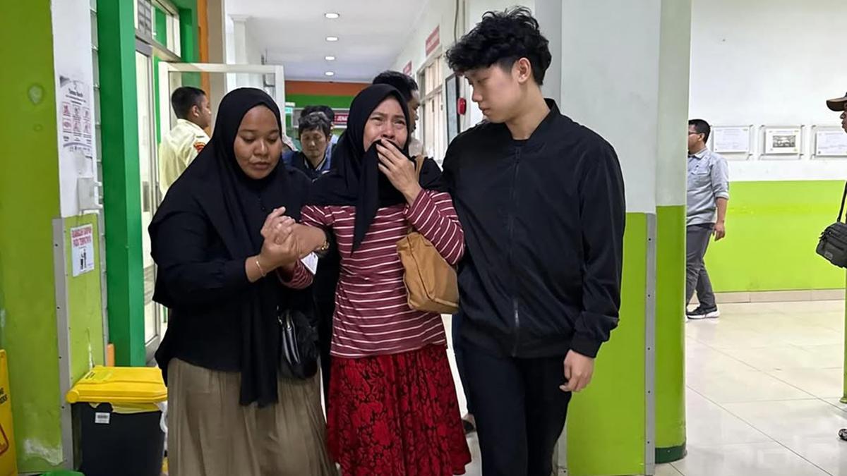 6 Potret Willie Salim Beri Bantuan untuk Ibu Affan Kurniawan Ojol Korban Brimob