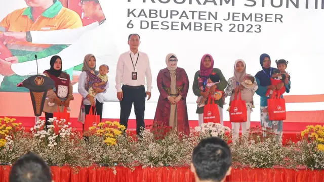 Peyerahan bantuan makanan untuk mencegah stunting di Kabupaten Jember (Istimewa)
