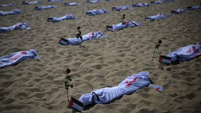 Penghormatan untuk anak-anak Gaza di pantai Brasil