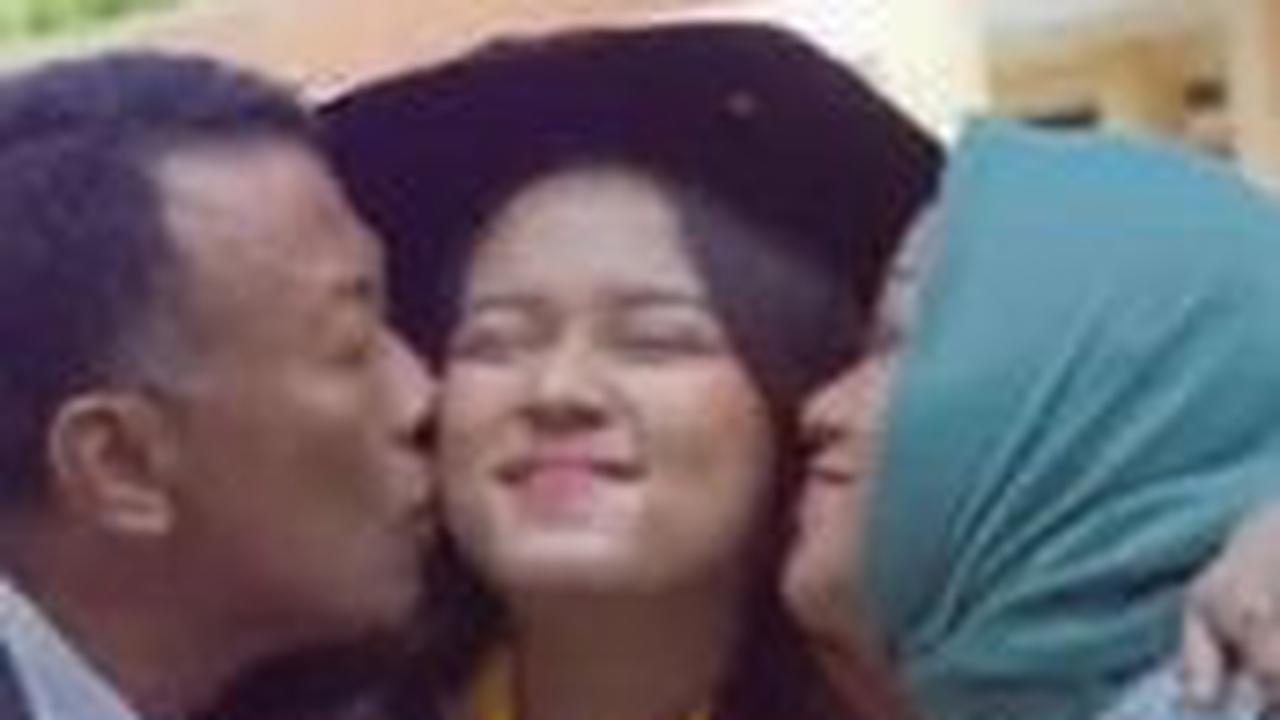 Baru Diwisuda, 'Jian Ayune Sundul Langit' Nama Lengkap Anak Bupati Ponorogo Sukses Curi Perhatian