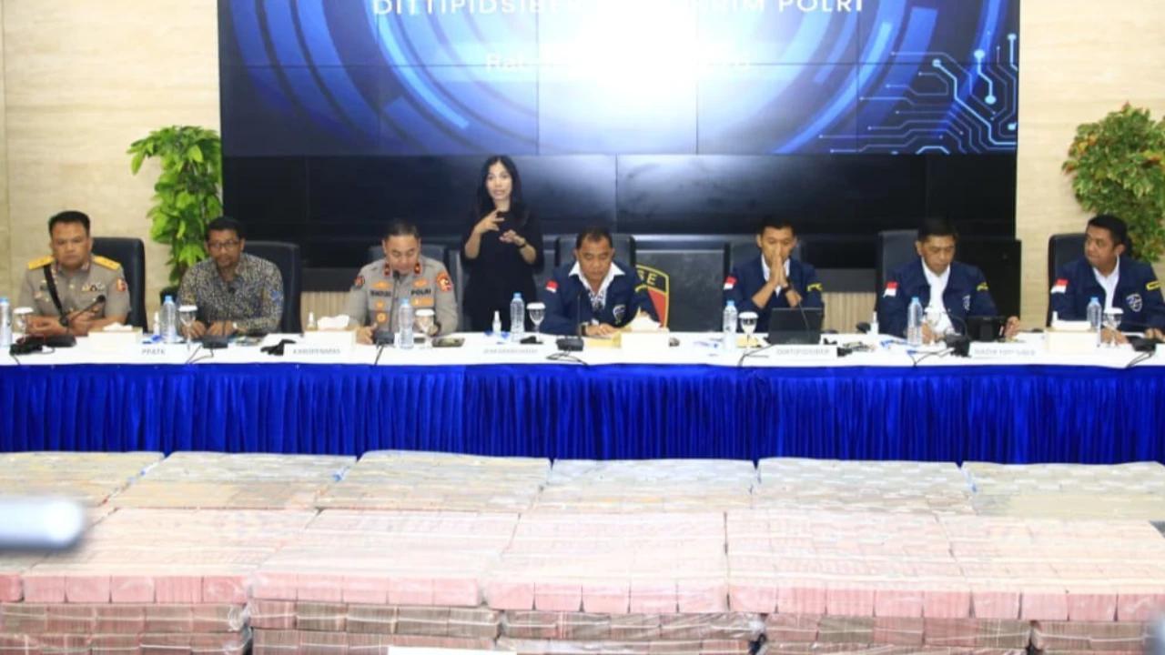 FOTO: Bareskrim Polri Sita Rp 286,2 Miliar dari Penindakan Judi Online 2025