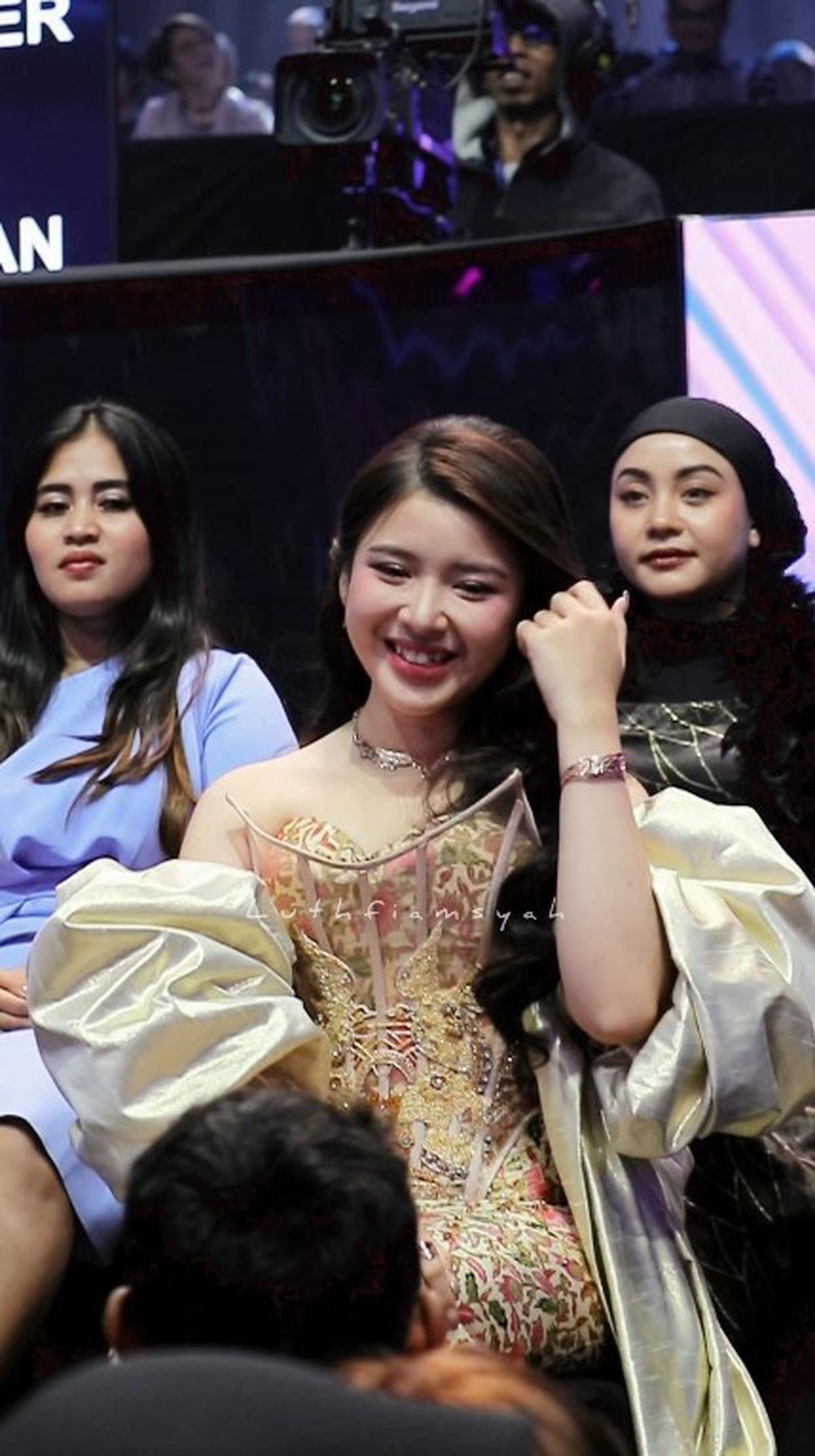 Momen Tiara Andini Tidak Sadar Menang Awards, Terlalu Asyik Ngobrol Bareng Fans - Langsung Bingung