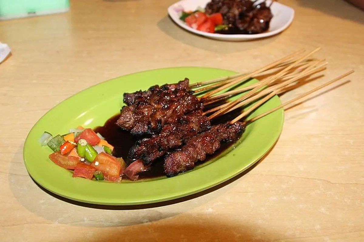 Dua piring sate maranggi
