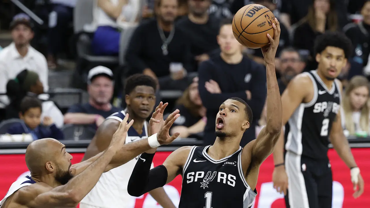 Victor Wembanyama saat Spurs melawan Timberwolves di play-off NBA