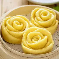 ilustrasi bolu kukus mawar/copyright by AmyLv (Shutterstock)