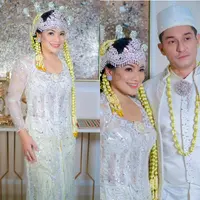 Unggahan terbaru Titi Kamal mencuri perhatian. Sebab istri Christian Sugiono itu terlihat kembali menjadi pengantin. [@titi_kamall]