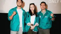 Di Balik Akting Brutal Series Algojo, Arya Saloka, Caitlin Halderman, dan Randy Pangalila Jalani Riset Mendalam
