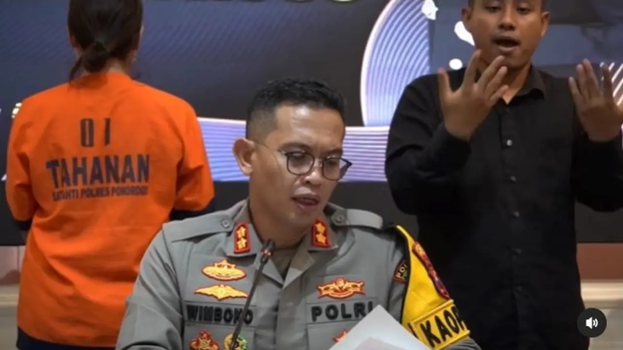 Kapolres Ponorogo AKBP Wimboko saat memberikan keterangan. (Istimewa)
