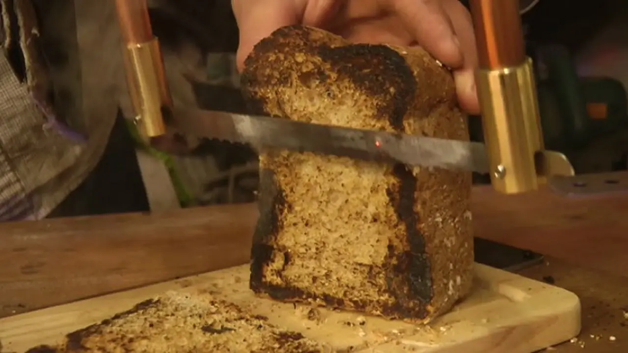 Memotong Sekaligus Memanggang Roti