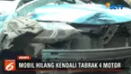 Kecelakaan ini mengakibatkan dua orang pengendara ojek online dan satu penumpangnya mengalami luka-luka.