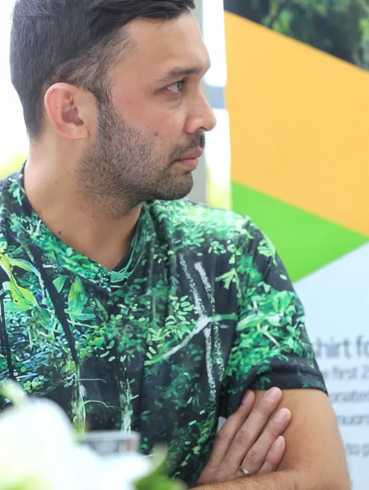 Bukan tanpa alasan, Zacky membatasi pengunaan gadget pada anaknya. Hal ini lantaran, keprihatinannya ketika melihat satu keluarga yang sibuk dengan gadgetnya masing-masing. (Adrian Putra/Bintang.com)