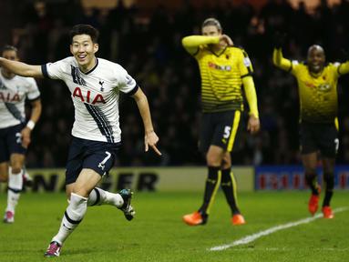 Pemain Tottenham Hotspurs, Son Heung Min merayakan golnya ke gawang Watford pada lanjutan Liga Premier Inggris di Stadion Vicarage Road, Inggris, Selasa (29/12/2015) dini hari WIB.  Spurs menang 2-1. (Reuters/Eddie Keogh)