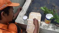 Warga Kampung Melayu yang Meninggal Akibat Banjir Dievakuasi dengan Perahu