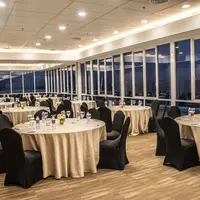 Menikmati pemandangan dari Amethyst Meeting Room yang berada di lantai 23 Hotel Crowne Plaza Bandung (FOTO: Doc. Crowne Plaza Bandung.