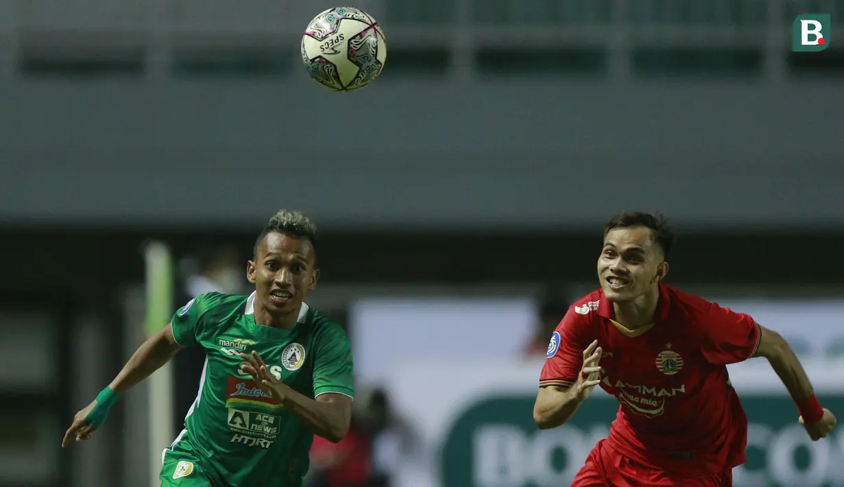 PSS langsung menggebrak pada awal paruh kedua, terutama melalui pergerakan lincah Irfan Jaya di sektor kanan. Mantan pemain Persebaya tersebut juga punya andil dalam gol penyeimbang. (Foto: Bola.com/M Iqbal Ichsan)