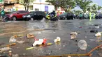 Pengendara melintasi jalan Margonda Raya yang tergenang air, Kota Depok, Jawa Barat, Jumat (29/5/2020). Hujan deras dan tersumbatnya aliran air menyebabkan sebagian ruas jalan Margonda Raya sempat tergenang air serta menyebabkan arus lalu lintas tersendat. (LIputan6.com/Helmi Fithriansyah)