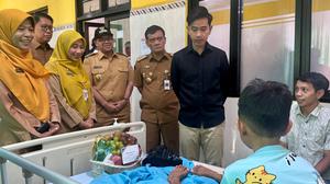 Di Batang, Gibran Rakabuming Raka Minta Maaf ke Korban MBG